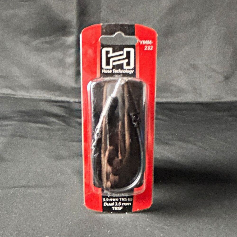 Hosa Technology YMM-232 Y-Cable 3.5mm Male to Dual 3.5mm Female 3in